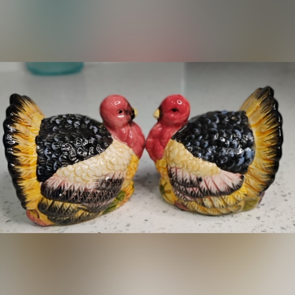 Turkey Salt & Pepper Shakers - Picture 3 of 6